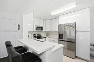 400 Palm Cir W APT 102, Pembroke Pines, FL 33025, - MLS#A12015236