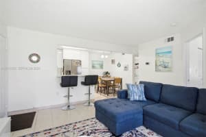400 Palm Cir W APT 102, Pembroke Pines, FL 33025, - MLS#A12015236