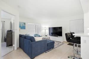 400 Palm Cir W APT 102, Pembroke Pines, FL 33025, - MLS#A12015236