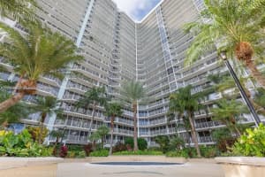 7601 E Treasure Dr 2210, North Bay Village