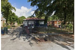 2931 Nw 66th St, Miami