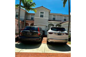 1036 Ne 208th St 1036, Miami