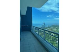 60 Sw 13th St 4611, Miami