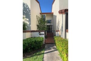 341 Ives Dairy Rd 341-06, Miami