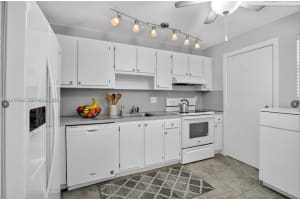 3050 NE 16th Ave APT 407, Oakland Park, FL 33334, - MLS#A12015779