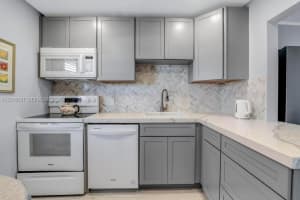 1020 Country Club Dr APT 405, Margate, FL 33063, - MLS#A12015781