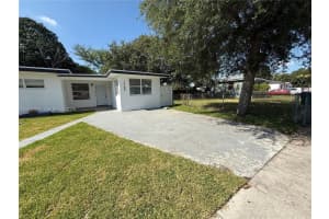 1760 Nw 84th St, Miami