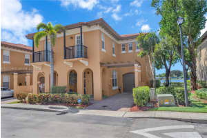 6893 Julia Gardens Dr, Coconut Creek, FL 33073, - MLS#A12015904