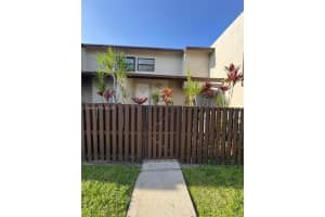 10296 Nw 9th St Cir 202, Miami