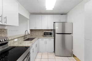 345 Ocean Dr APT 424, Miami Beach, FL 33139, - MLS#A12016035