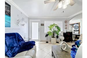 1652 W 42nd Pl #2, Hialeah, FL 33012, - MLS#A12016037