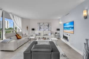20191 E Country Club Dr 601, Aventura