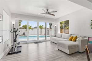 8451 Nw 16th St, Pembroke Pines