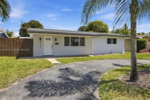 8451 NW 16th St, Pembroke Pines, FL 33024, - MLS#A12016196