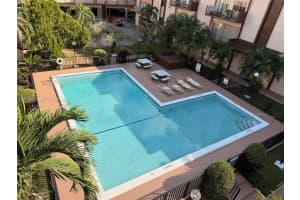1950 W 54th St 413, Hialeah