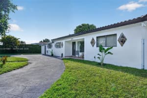 2451 NW 11th St, Miami, FL 33125, - MLS#A12016481