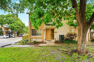 64 Wimbledon Lakes Dr #64, Plantation, FL 33324, - MLS#A12016716