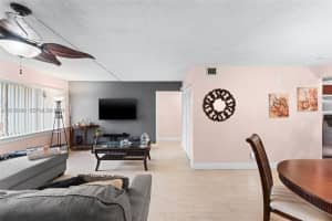 64 Wimbledon Lakes Dr #64, Plantation, FL 33324, - MLS#A12016716