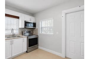 1111 NW 77th St, Miami, FL 33150, - MLS#A12016746