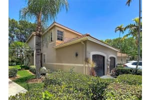 952 Sevilla Cir, Weston