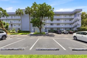 111 Royal Park Dr 2e, Oakland Park