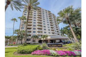 90 Edgewater Dr 114, Coral Gables