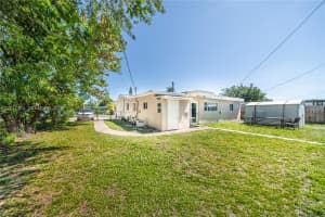 6472 Pierce St, Hollywood, FL 33024, - MLS#A12017163