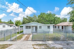 1375 Nw 77th St, Miami 1375 Nw 77th St, Miami