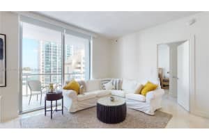 Avenue on Brickell, 1060 Brickell Ave APT 1805, Miami, FL 33131, - MLS#A12017317