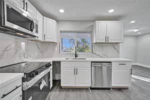 8400 NW 7th St, Pembroke Pines, FL 33024, - MLS#A12017331