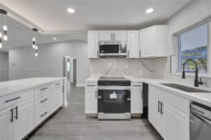 8400 NW 7th St, Pembroke Pines, FL 33024, - MLS#A12017331