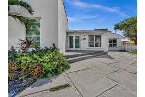 2001 NE 122nd Rd, North Miami, FL 33181, - MLS#A12017340