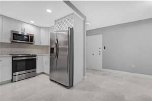 7100 NW 17th St APT 305, Plantation, FL 33313, - MLS#A12017511