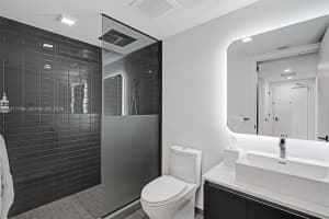 227 NE 2nd St #1610, Miami, FL 33132, - MLS#A12017789