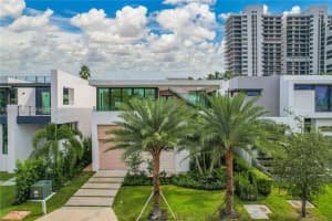 1092 N Venetian Dr, Miami 1092 N Venetian Dr, Miami