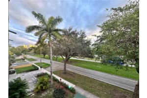 1975 NE 135th St APT 3N, North Miami, FL 33181, - MLS#A12018112