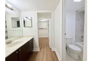 450 Commodore Dr 214, Plantation