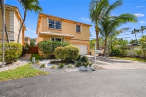 1282 Grant Ct, Hollywood, FL 33019, - MLS#A12018326