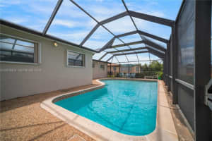 810 Nw 78th Ave, Pembroke Pines