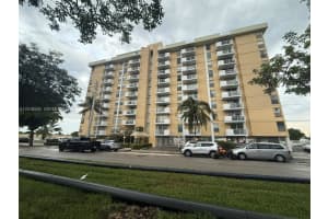2020 Ne 135th St 503, North Miami