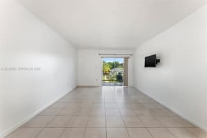 1900 W 54th St APT 220, Hialeah, FL 33012, - MLS#A12018600