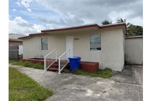 2760 Nw 11th Ct, Fort Lauderdale