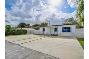 9494 SW 39th St, Miami, FL 33165, - MLS#A12019258