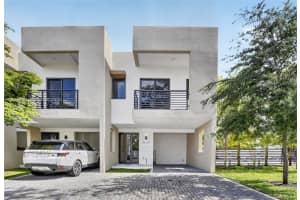 N Oak Pl, Dania Beach, FL 33314, - MLS#A12019466