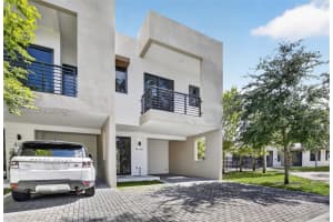 N Oak Pl, Dania Beach, FL 33314, - MLS#A12019466