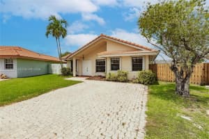 8359 NW 189th St, Hialeah, FL 33015, - MLS#A12019951