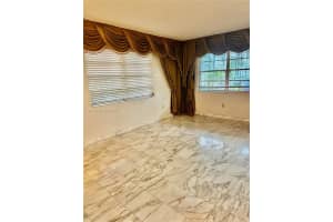 320 NW 61st Ave, Miami, FL 33126, - MLS#A12020149
