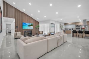 136 Greens Rd, Hollywood