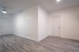 7325 Carlyle Ave APT 9, Miami Beach, FL 33141, - MLS#A12020248