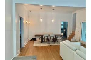 27 Ne 49th St, Miami